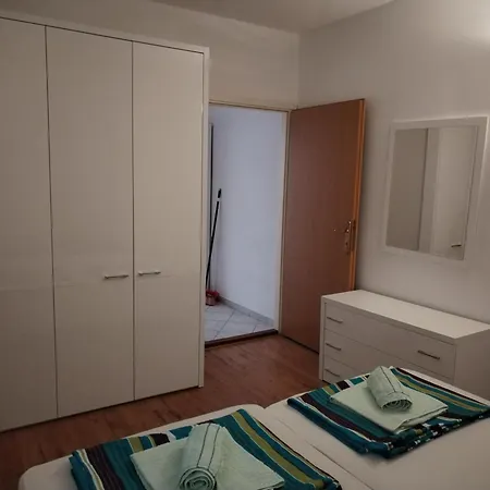 Apartamento With Parking Space Lopar, Rab - 21581